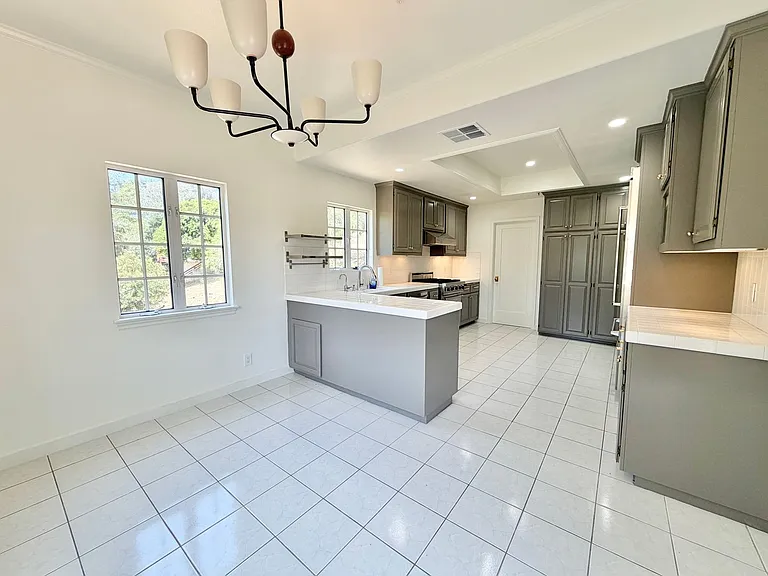 1515 Indiana Ave — Photo 10
