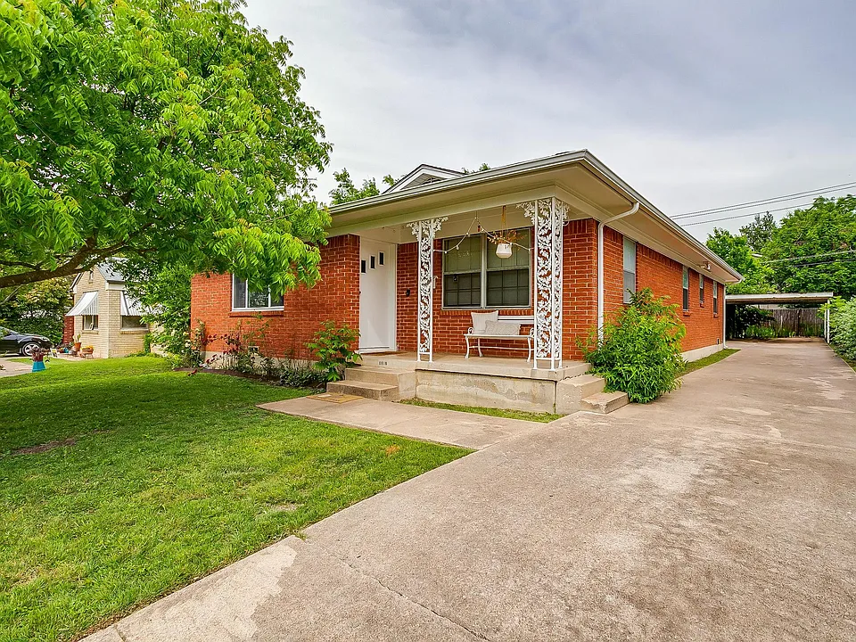 3217 Lubbock Ave