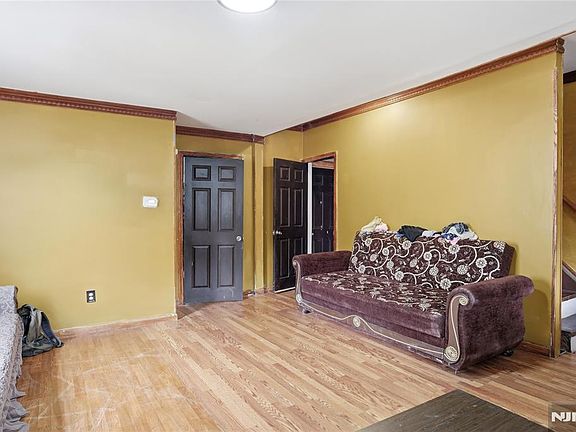 3rd image of 495-497 Totowa Ave
