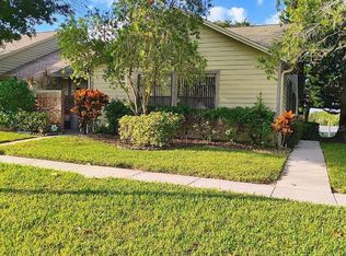 2454 Bentley Dr, Palm Harbor, FL 34684