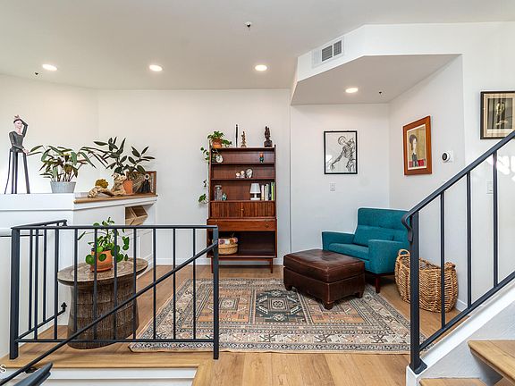 3rd image of 2249 Montrose Ave APT 1