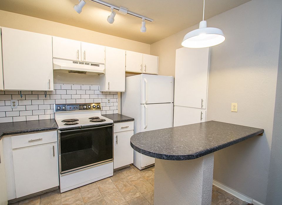 903 18th Street #101 Kitchen