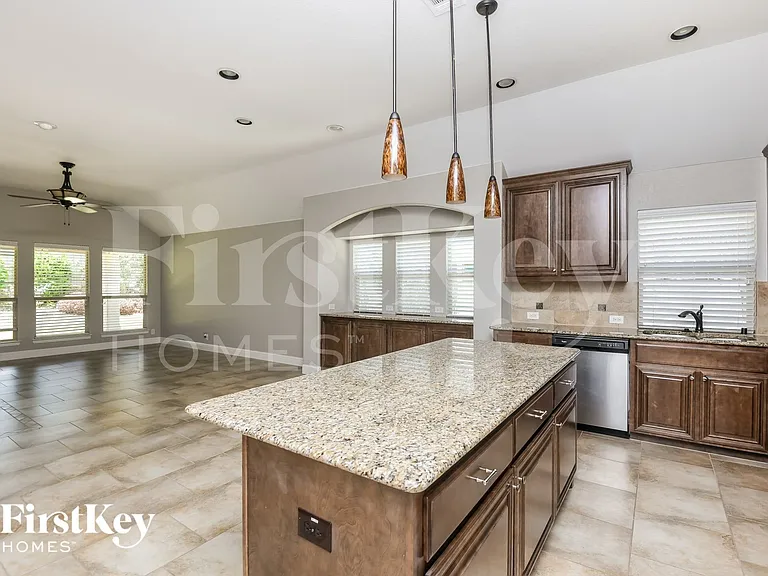 964 Tara Dr — Photo 6