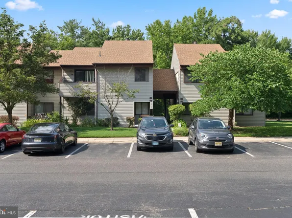 7A E Daisy Ln #A, Mount Laurel, NJ 08054