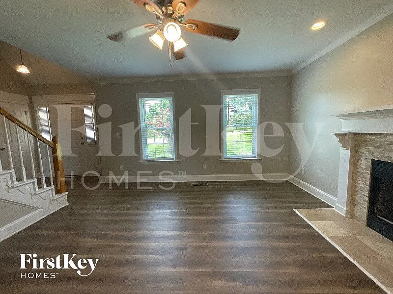 3 bed, 2.5 bath, 2566 sqft, $2,805 — Photo 3