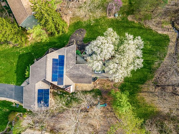 3rd image of 83 Forest Ridge Ct