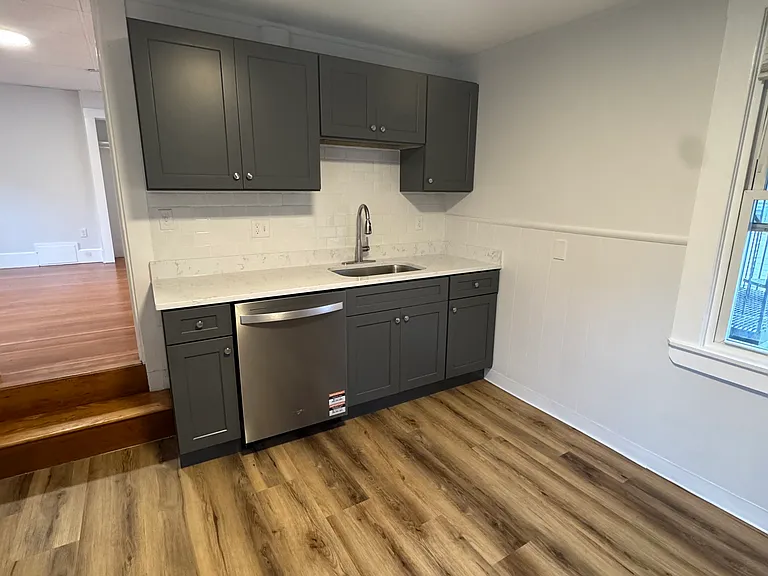 38 Spring St #2-R — Photo 6