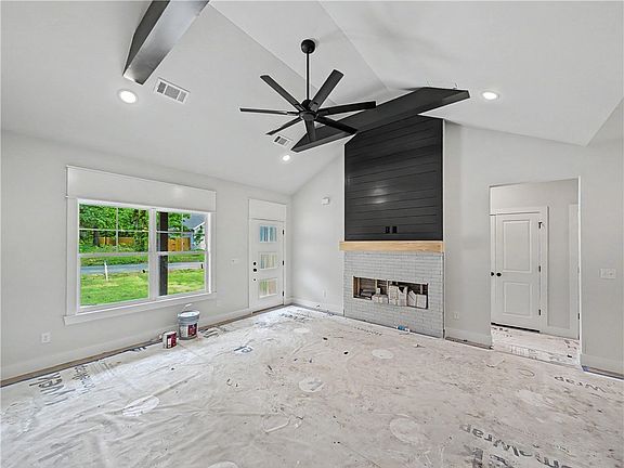 3rd image of 4 Bayloch Ln