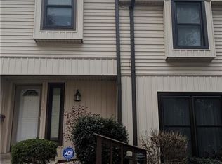 958 Som Center Rd #C-3, Mayfield Village, OH 44143