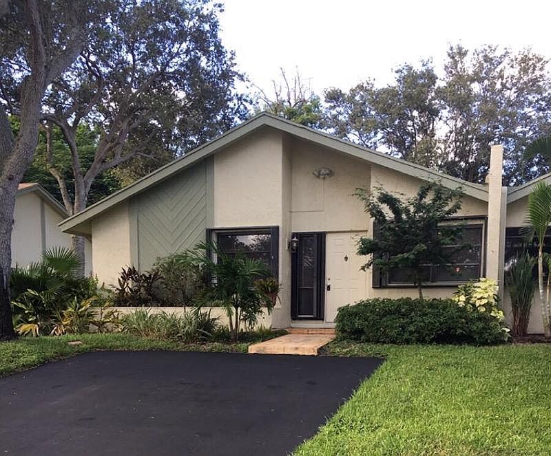 1st image of 3751 Arelia Dr S