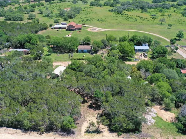 162 Wyatt Earp Dr, Bandera, TX 78003