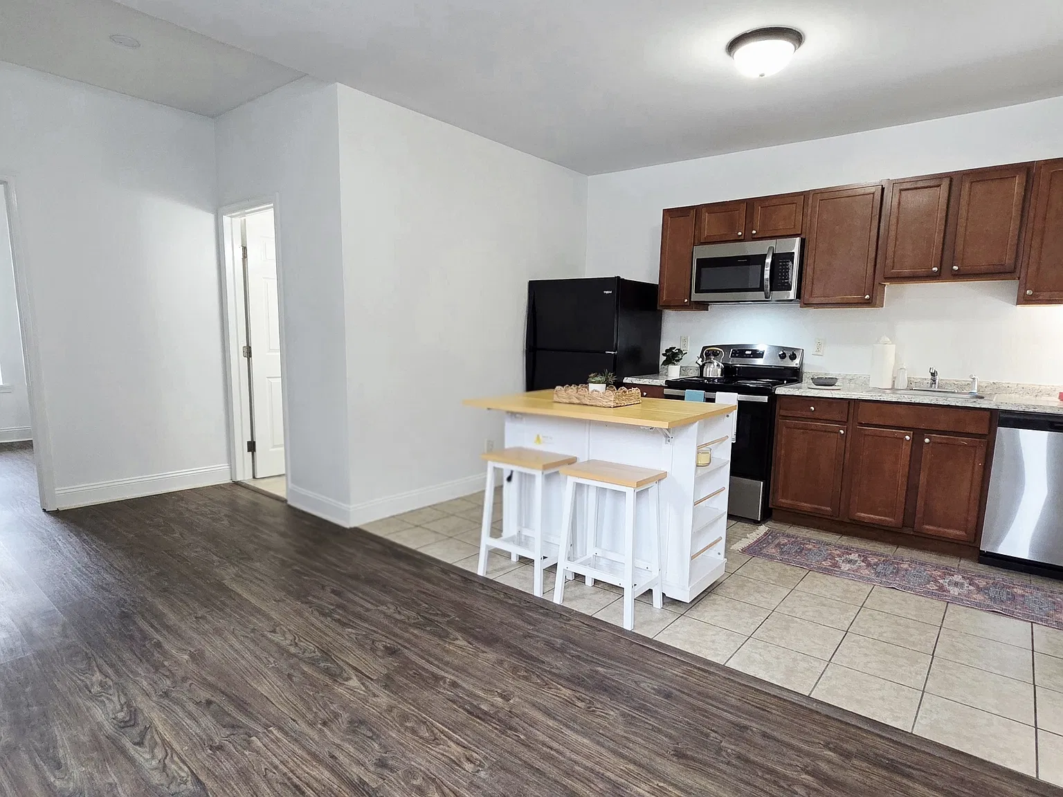 142 East Evergreen Street — Photo 3