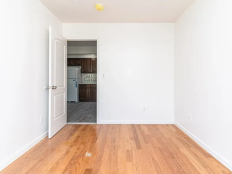521 45th St #3A — Photo 10