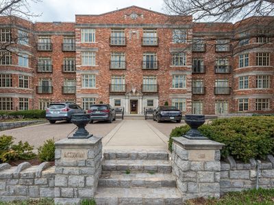 4000 W End Ave APT 101, Nashville, TN, 37205