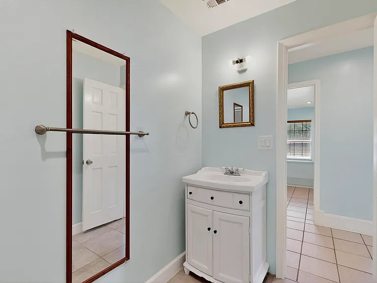 409 Dewitt St — Photo 9