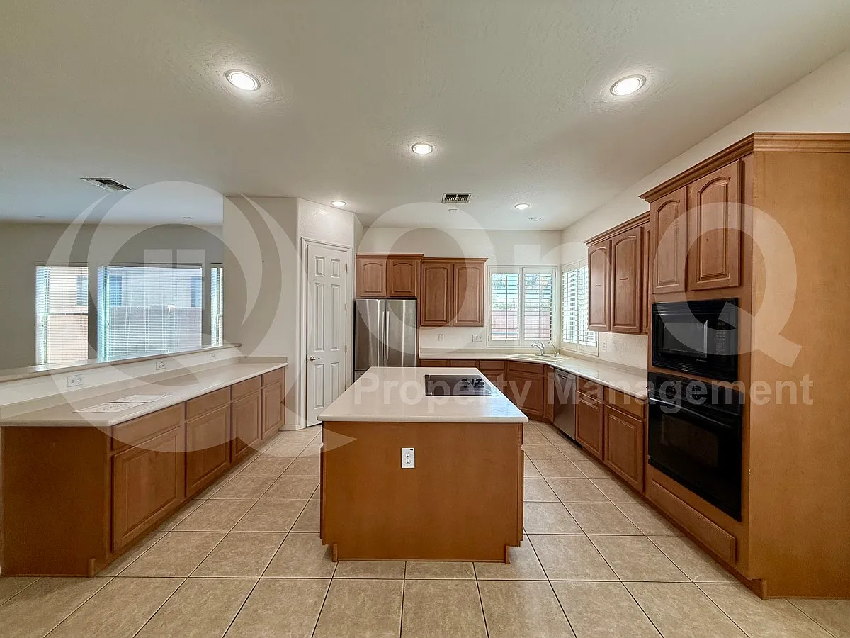 3 bed, 4.0 bath, 3104 sqft, $2,799 — Photo 4