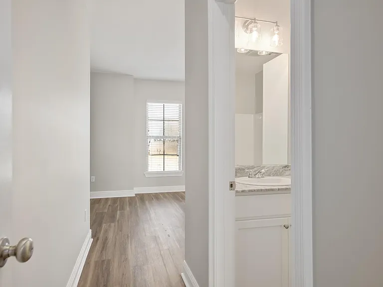 139 Iberia St #G — Photo 16