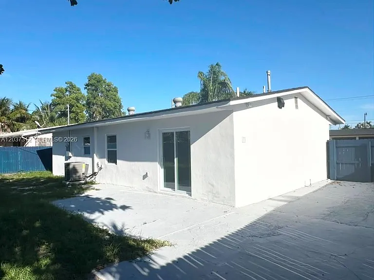 1473 NE 30th Ct — Photo 15