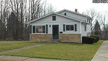 317 Sanderson Ave photo 1