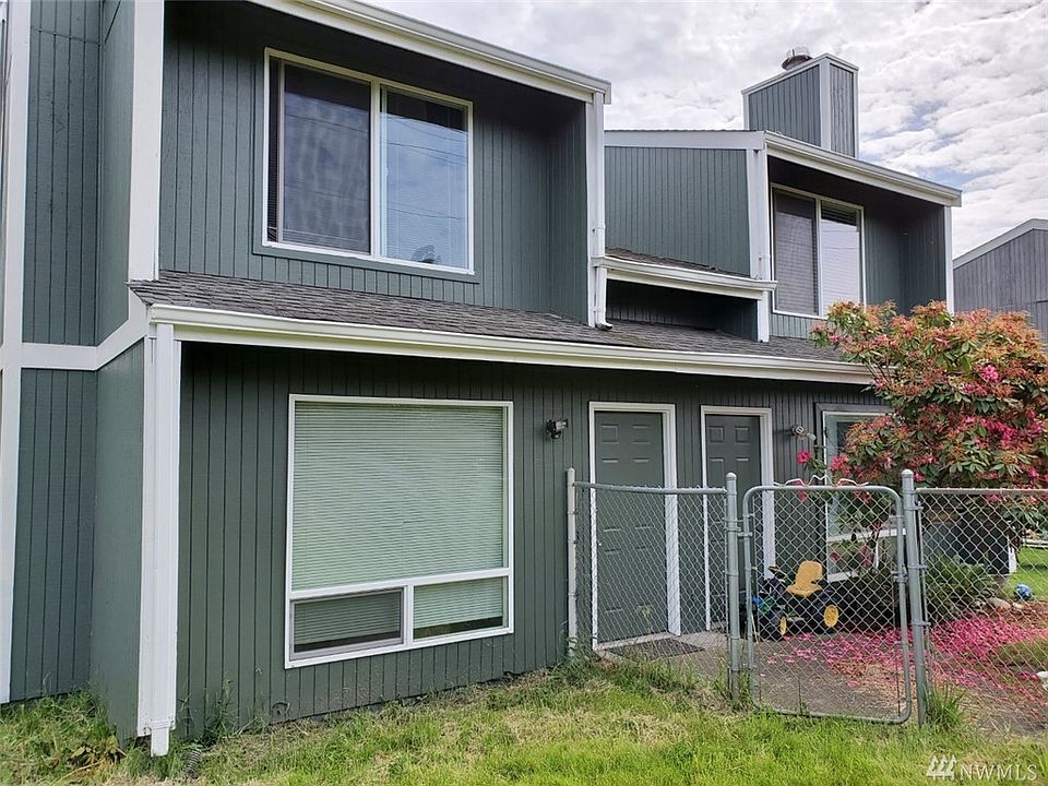 1st image of 6110-6112 29th St NE