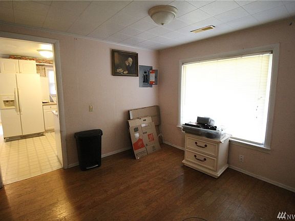 5th image of 2715 24th Ave NE