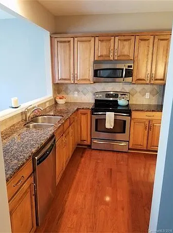 9032 Bishop Crest Ln — Photo 2