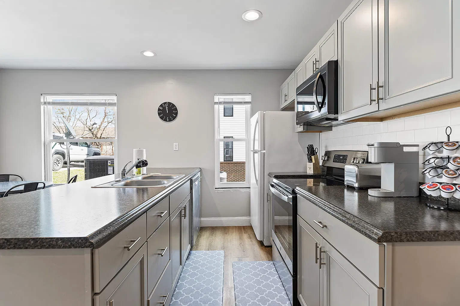 2 bed, 1000 sqft, $1,700 — Photo 3