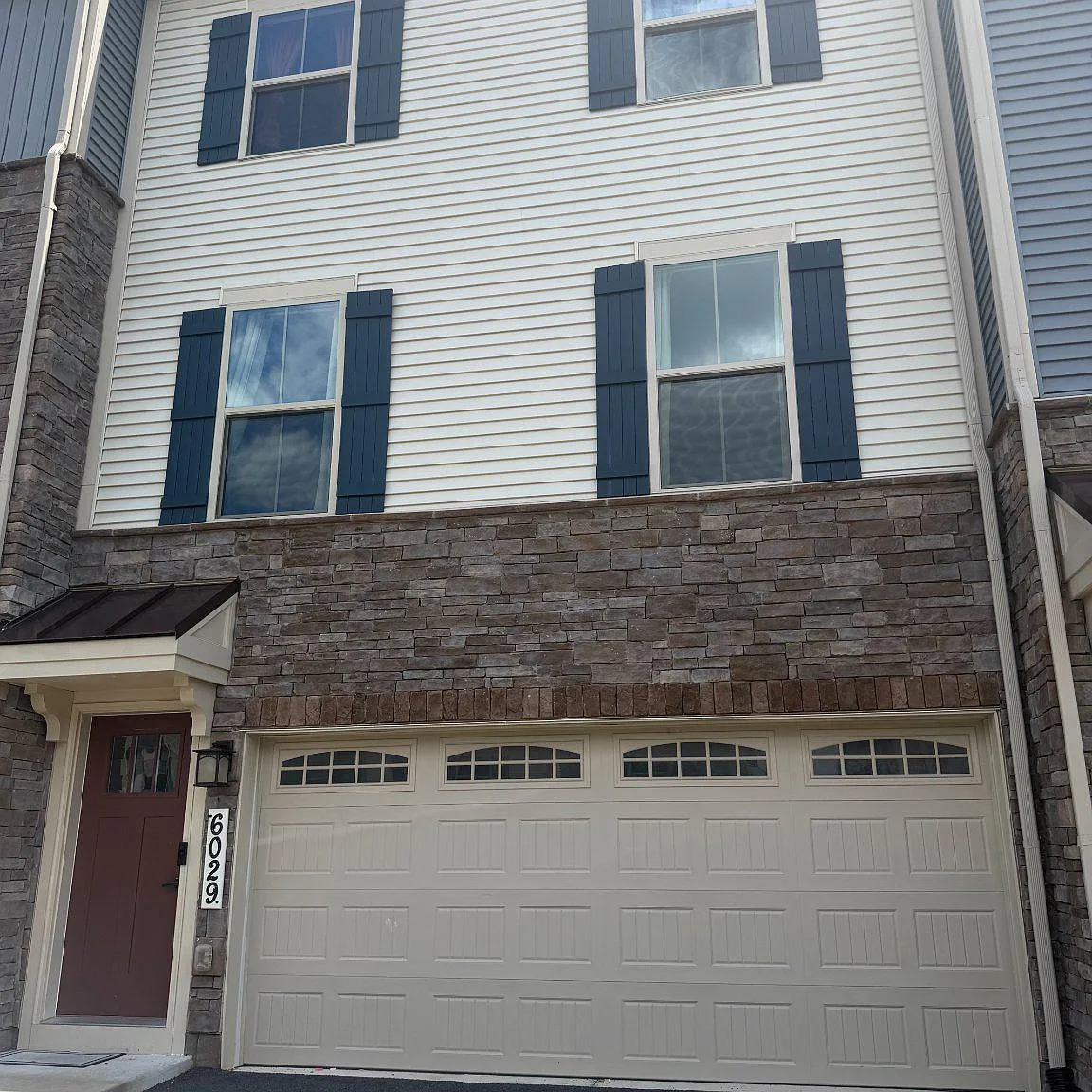 3 bed, 3.5 bath, 2412 sqft, $3,350 — Photo 1