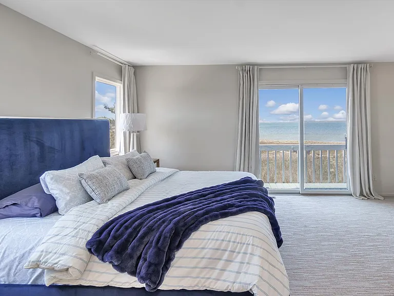 552 Dune Rd — Photo 16