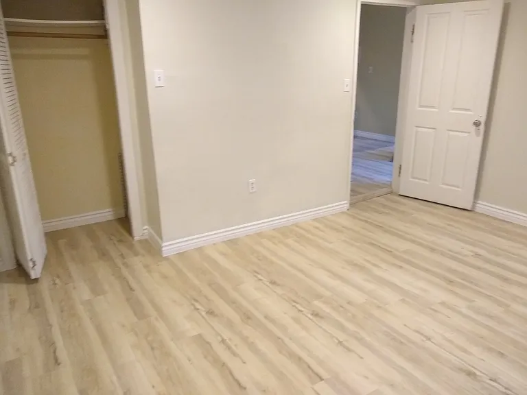 2326 Riverside Dr — Photo 13