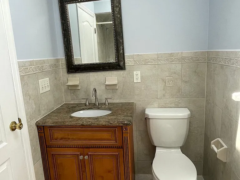 3 Montrose Ave #2 — Photo 10
