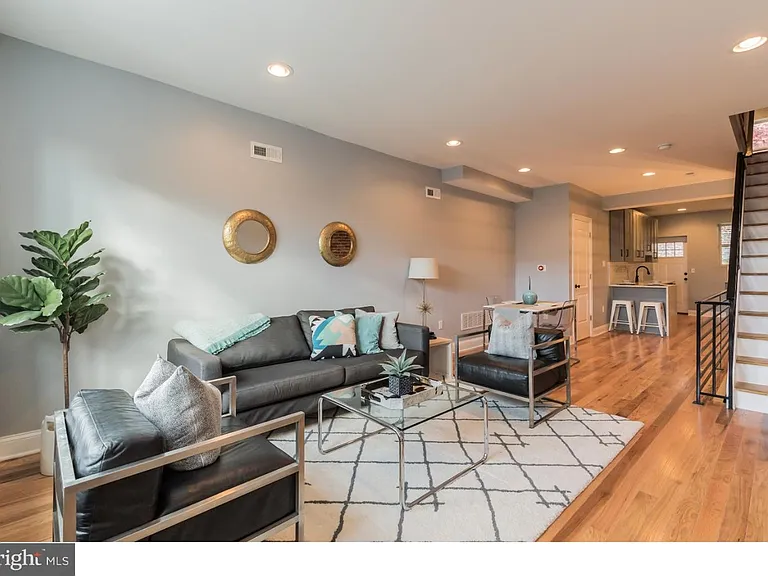 2441 Federal St — Photo 2