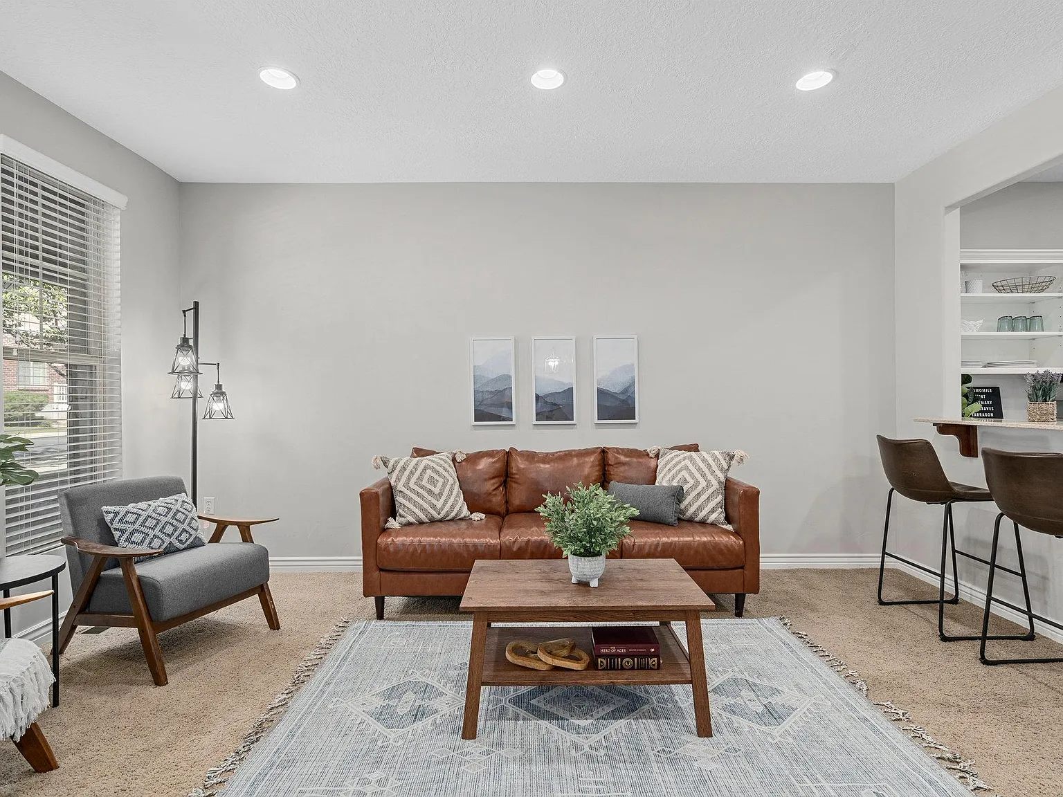 4 bed, 3.5 bath, 2121 sqft, $2,500 — Photo 1