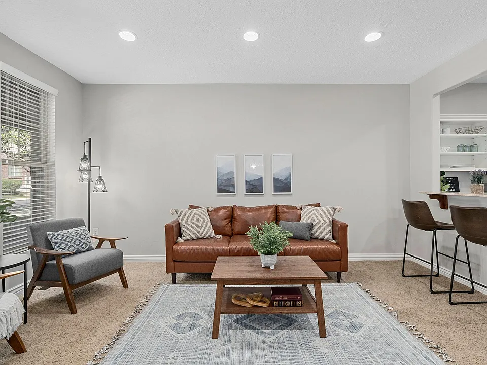 140 E Ace Ln