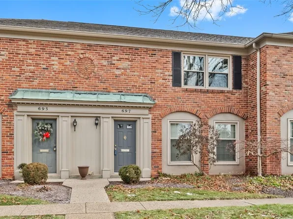697 Robinwood Dr, Pittsburgh, PA 15216