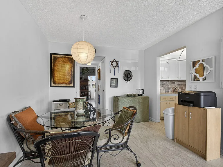106 Camden E — Photo 12