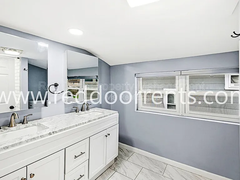 3146 Broadway St — Photo 17
