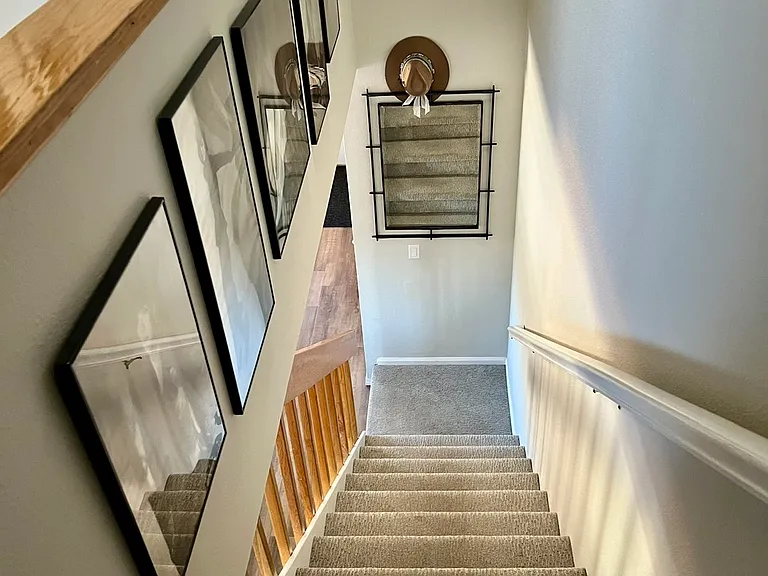 460 Moonridge Dr — Photo 8