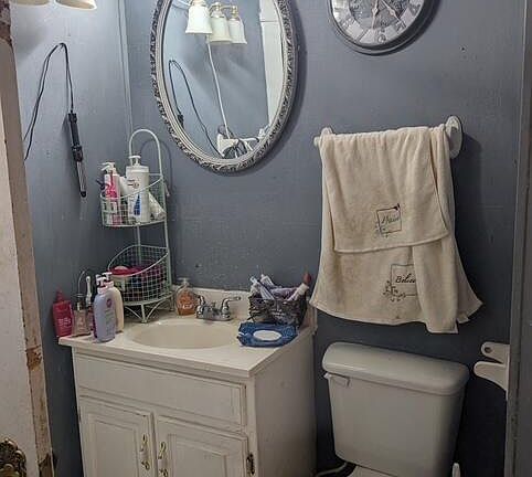 5th image of 709 Elm St