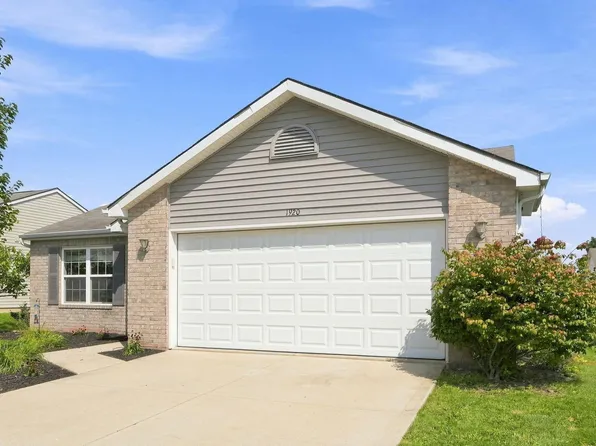 1920 Black Bear Dr, Fort Wayne, IN 46808