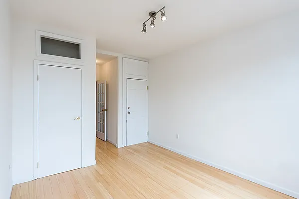 Rented by Nooklyn NYC LLC | media 37