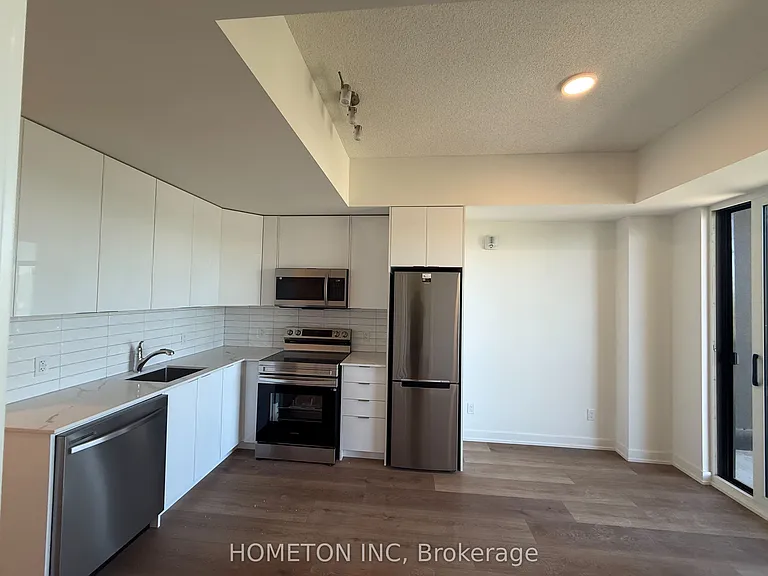 33 Erie Ave #401 — Photo 4