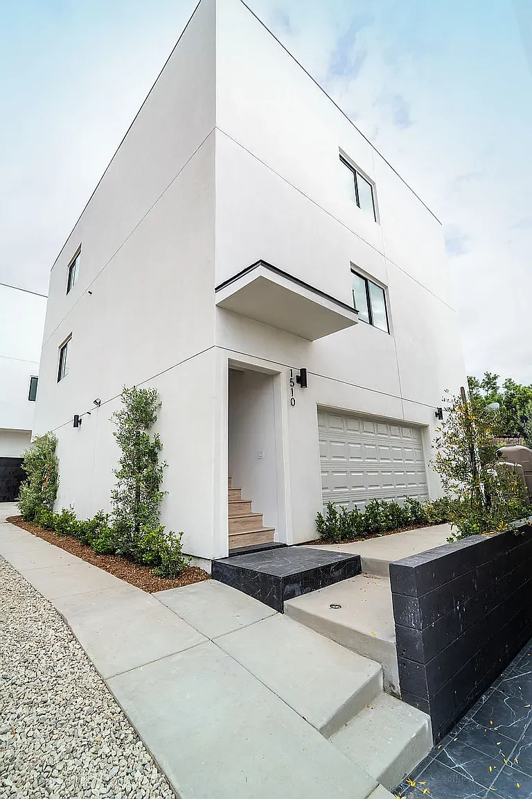3 bed, 1284 sqft, $3,450 — Photo 3