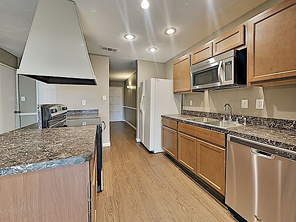 3rd image of 1225 Steinburg Ln