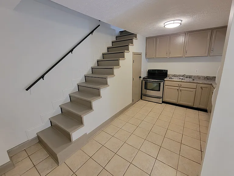 416 Hogan Cir — Photo 17
