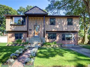 1323 Taft Ave, Merrick, NY 11566