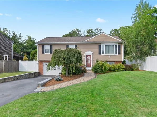 716 Roger Williams Ave, Rumford, RI 02916