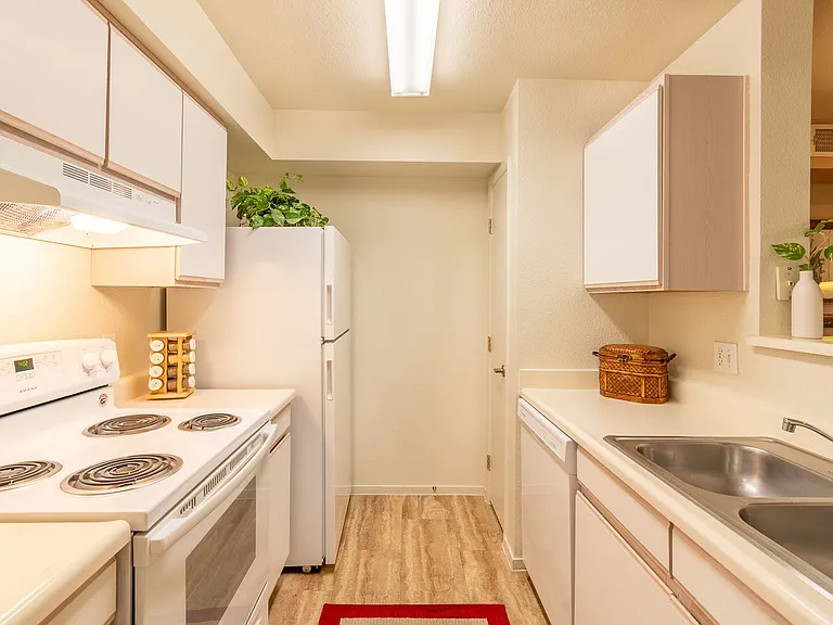 Enclave Apartments — Photo 14