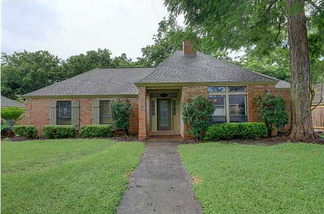 1st image of 202 Autumn Oak Bnd