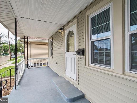 5th image of 1876 42nd St